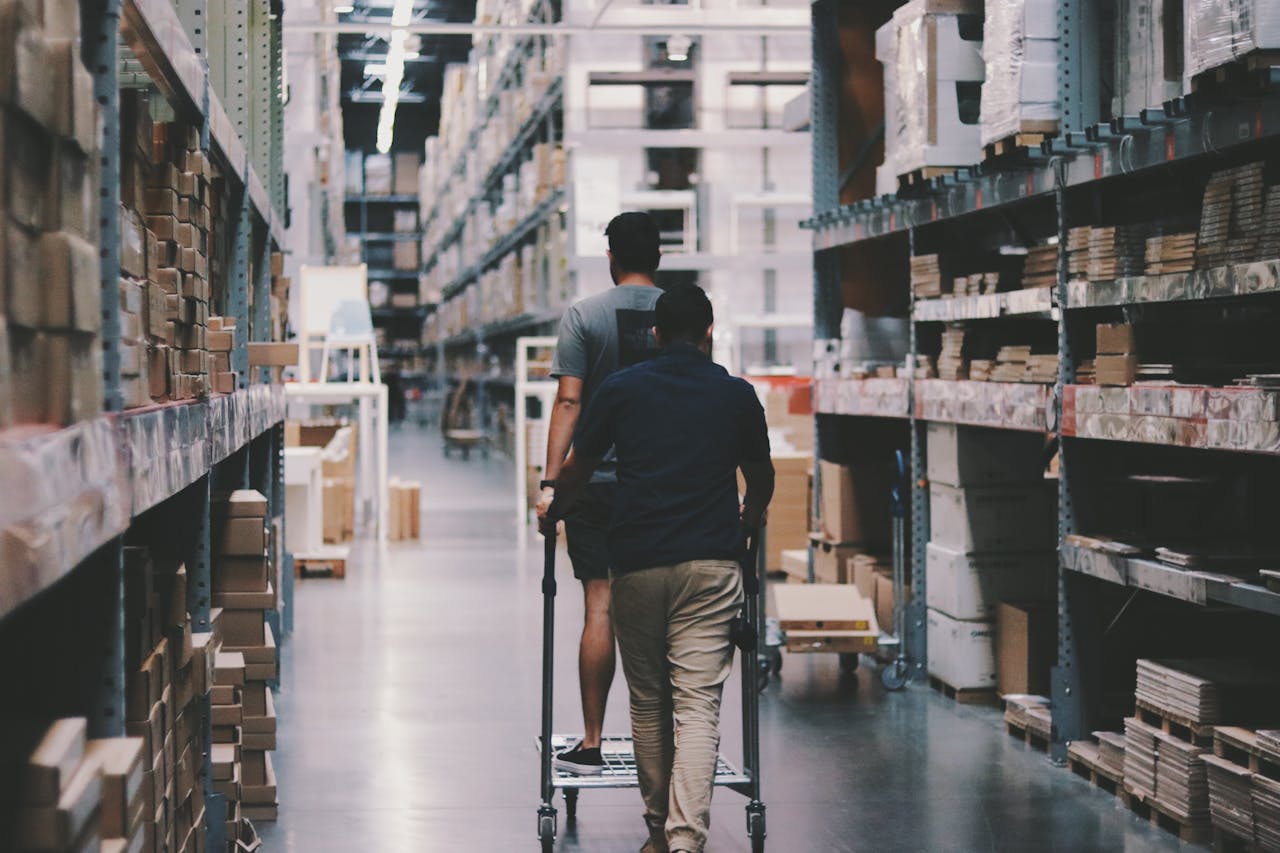 Climatizar una nave industrial: cómo hacerlo con bajo coste sin comprometer la producción.