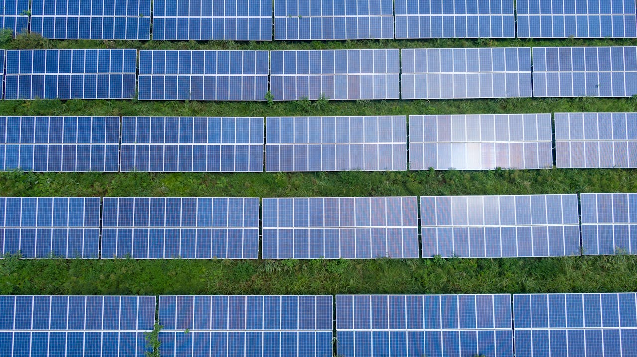 Climatización evaporativa industrial y energías renovables: cómo combinar eficiencia, agua y sostenibilidad.
